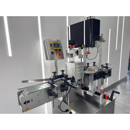 Zakręcarka automatyczna rolkowa CS-3000-6